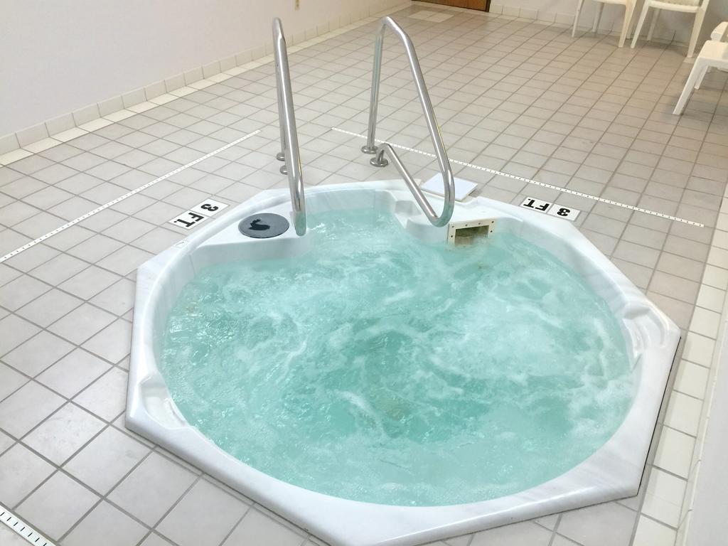 Cobblestone Inn & Suites - Platteville Bagian luar foto
