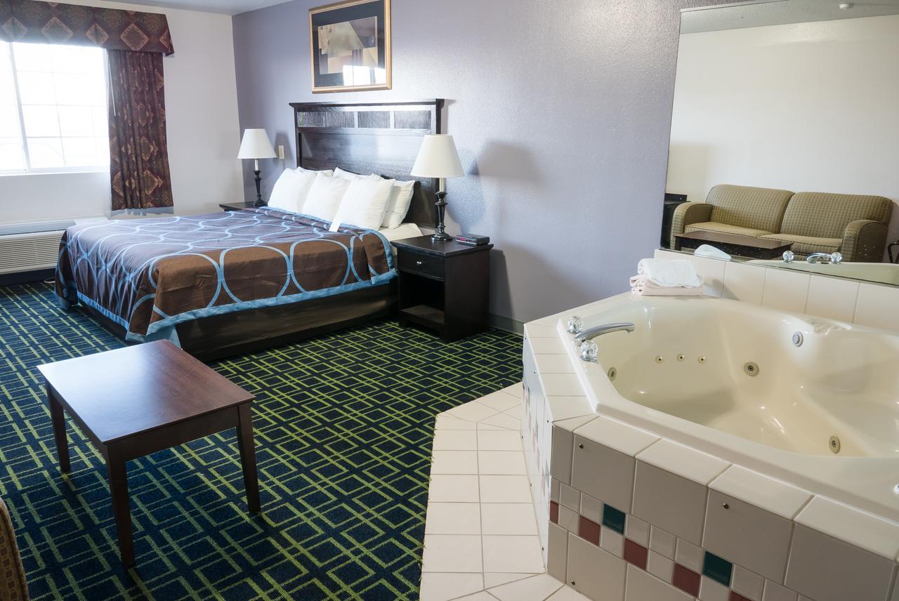 Cobblestone Inn & Suites - Platteville Bagian luar foto