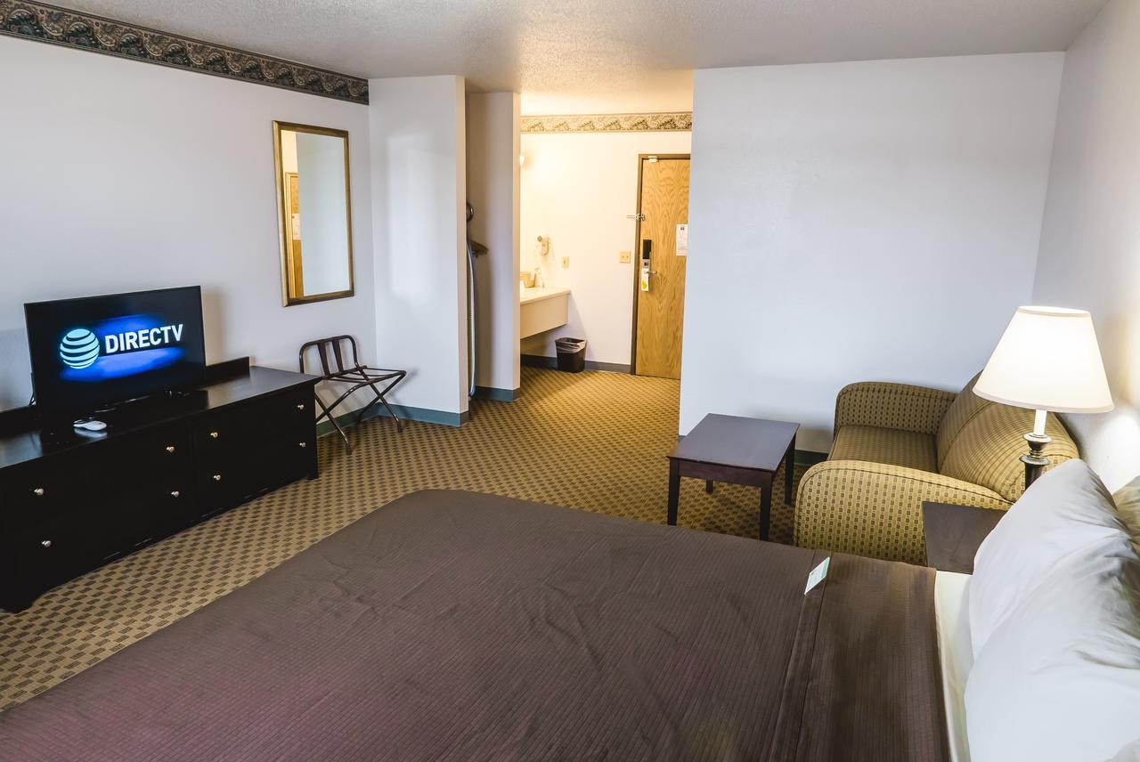 Cobblestone Inn & Suites - Platteville Bagian luar foto