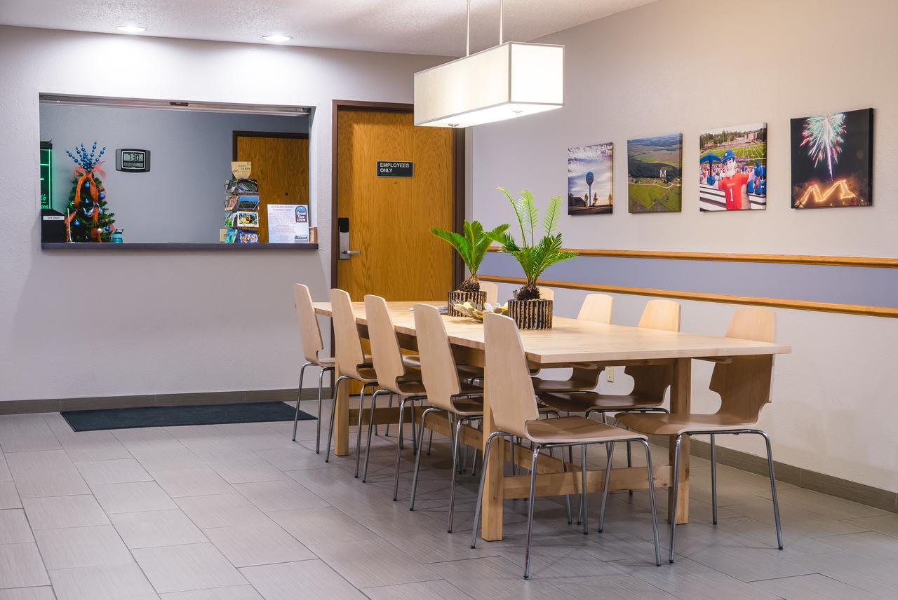 Cobblestone Inn & Suites - Platteville Bagian luar foto