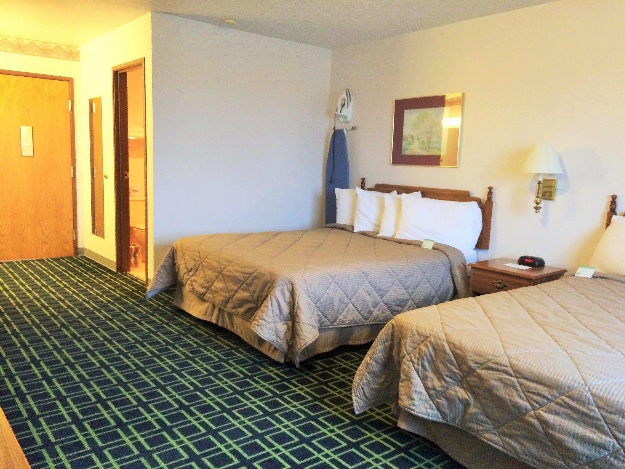 Cobblestone Inn & Suites - Platteville Bagian luar foto