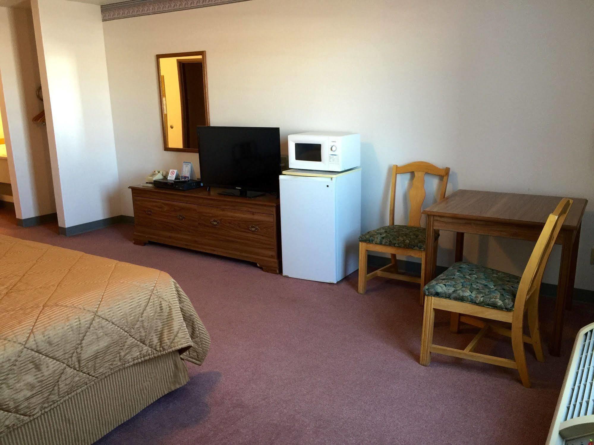 Cobblestone Inn & Suites - Platteville Bagian luar foto