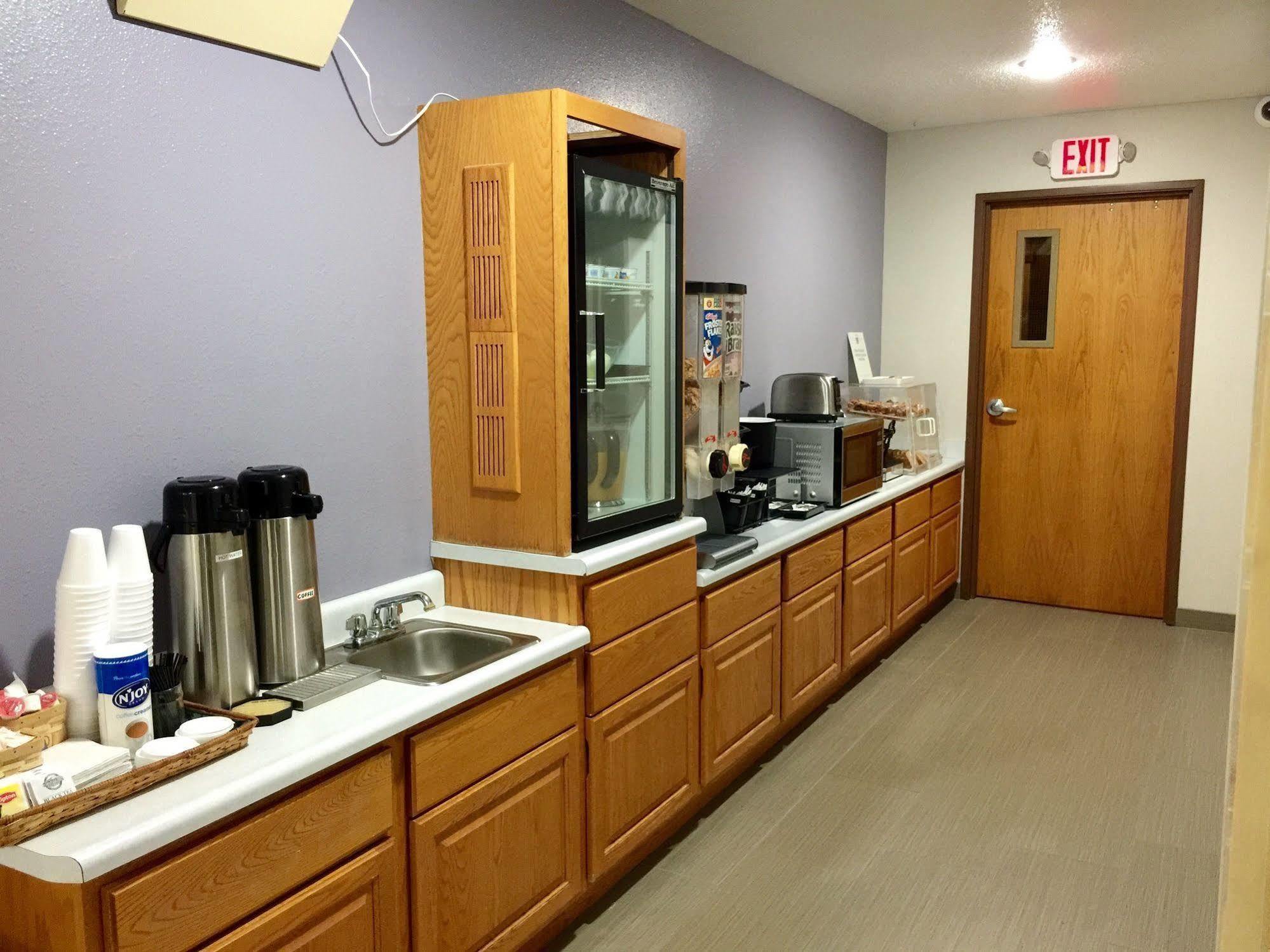 Cobblestone Inn & Suites - Platteville Bagian luar foto