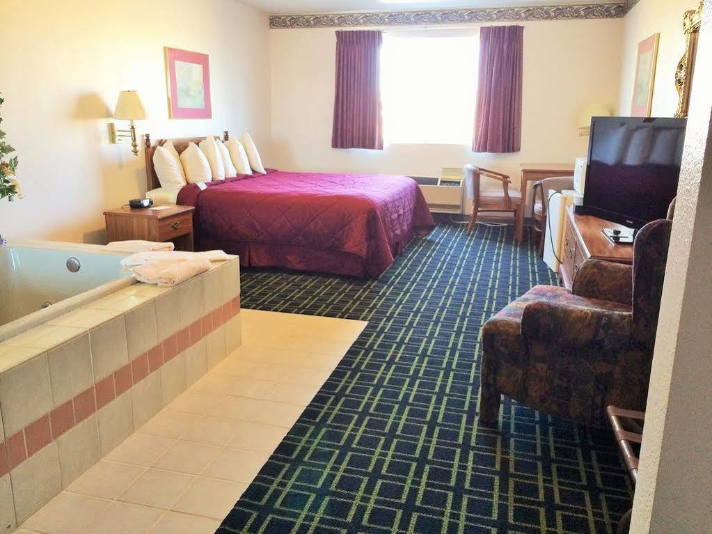 Cobblestone Inn & Suites - Platteville Bagian luar foto