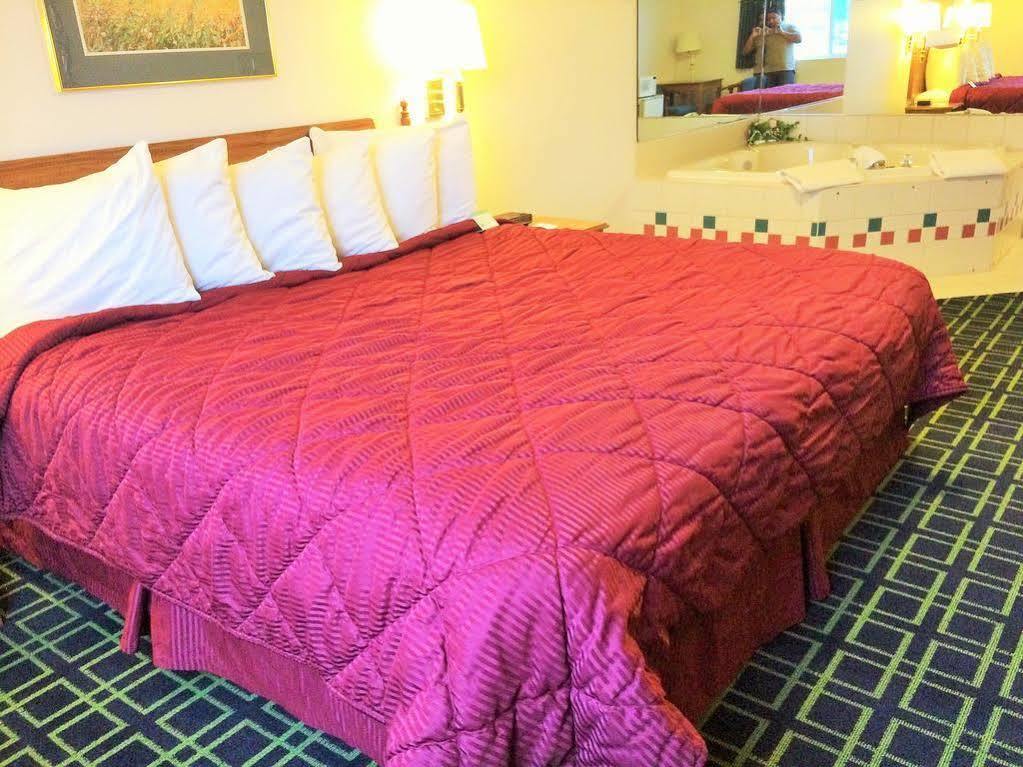 Cobblestone Inn & Suites - Platteville Bagian luar foto
