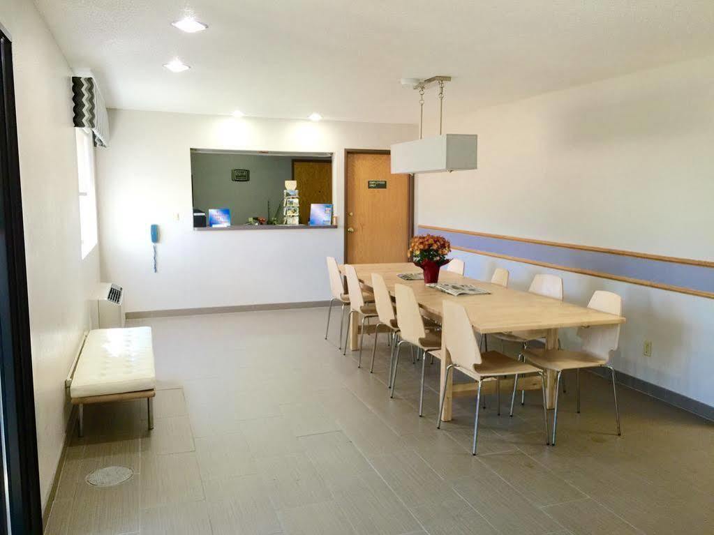 Cobblestone Inn & Suites - Platteville Bagian luar foto